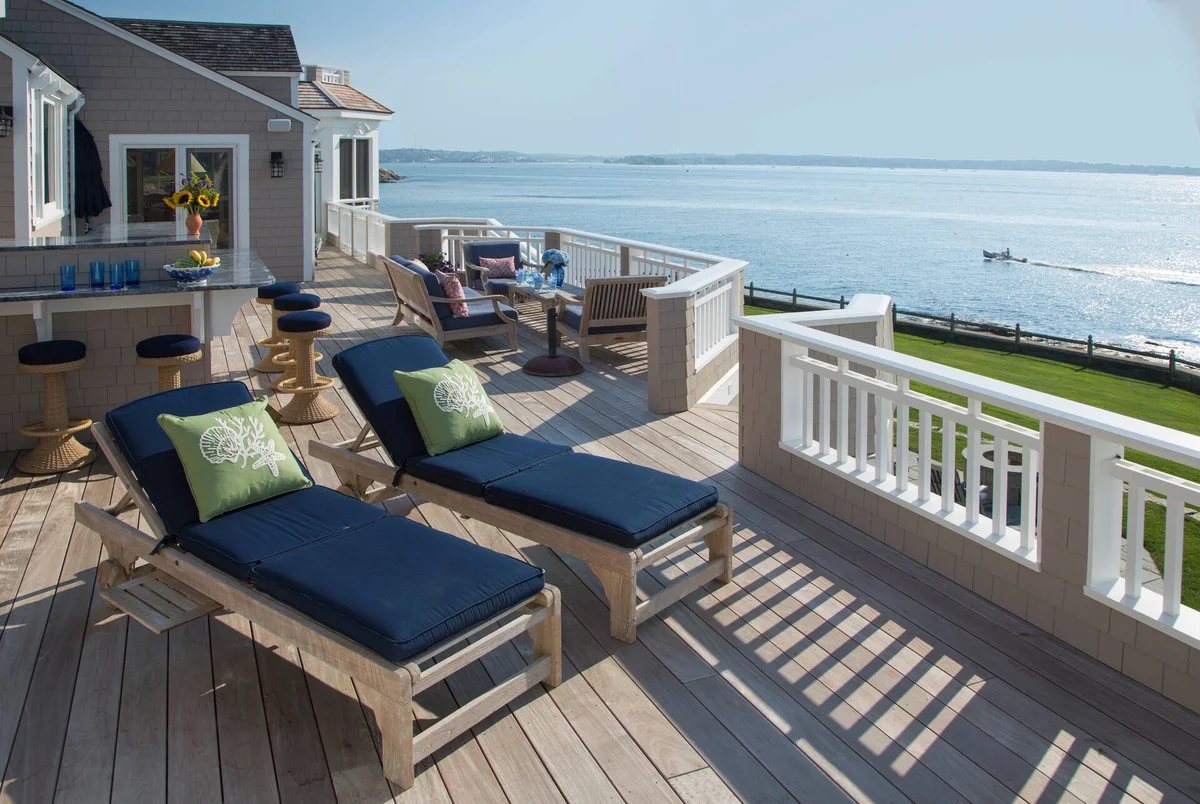 Low-Maintenance Coastal Composite Decking & Railing