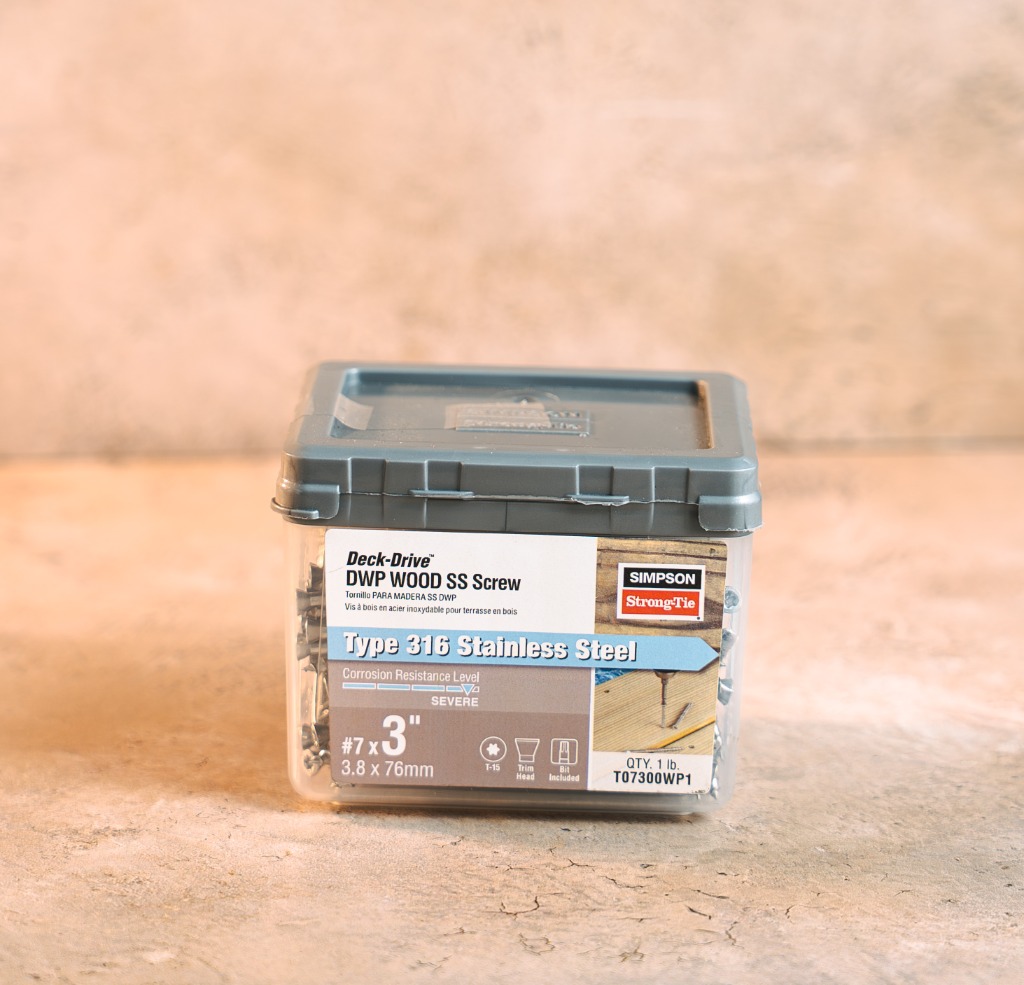 Simpson Strong-Tie Deck-Drive DWP 316 stainless wood screws tub